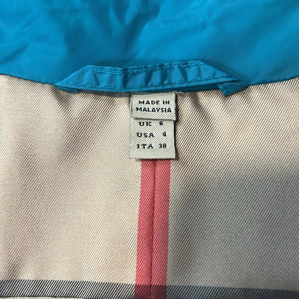 Ladies Burberry trenchcoat size 4. EUC. - Picture 7 of 9